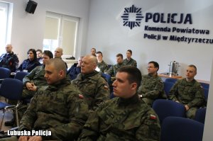 żołnierze i policjanci w trakcie szkolenia