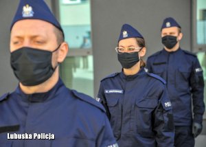 policjanci w maskach