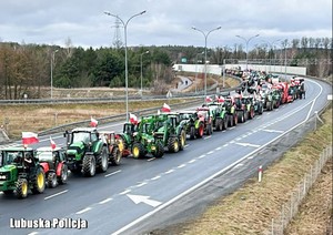 traktory na drodze ekspresowej